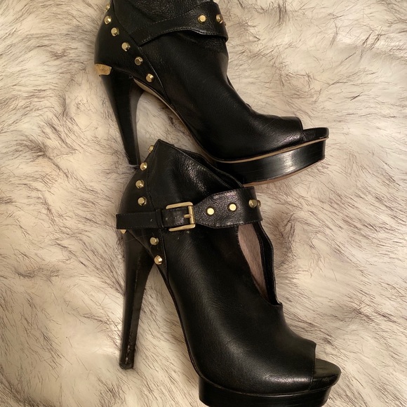 MICHAEL KORS BLACK LEATHER STUDDED PLATFORM HEELS/BOOTIES…SIZE 8M - Picture 11 of 11